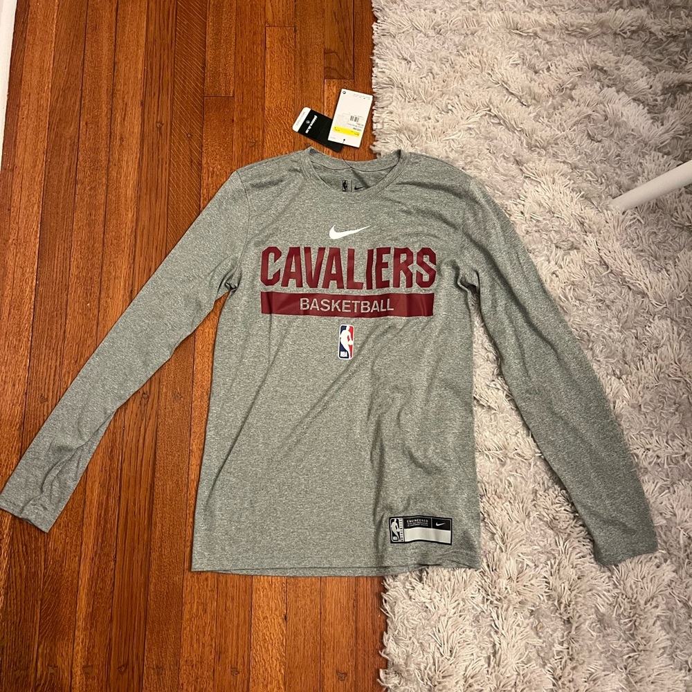 NWT Engineer NBA Cavaliers Basketball Gray Long Sleeve Shirt Men’s Size Small